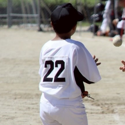 4年生　さく（背番号22）
