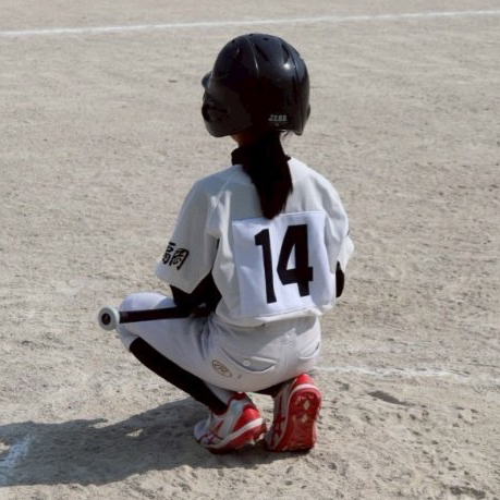 4年生　はな（背番号14）